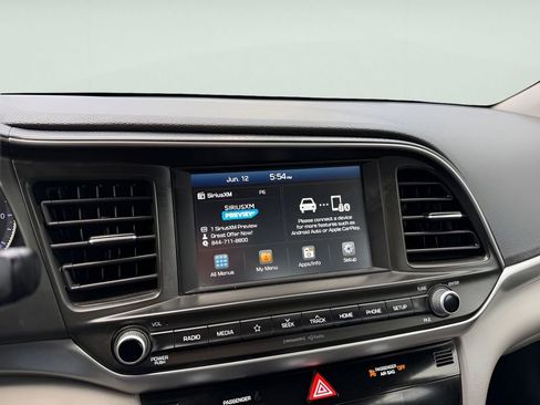 Used 2020 Hyundai Elantra SEL FWD image 21