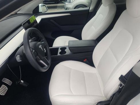Used 2023 Tesla Model Y Performance image 9