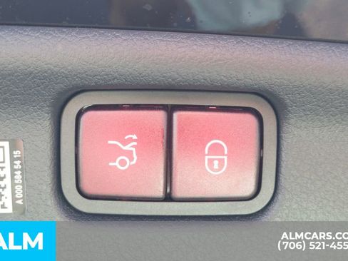 Used 2025 Mercedes-Benz C 300 Sedan image 9