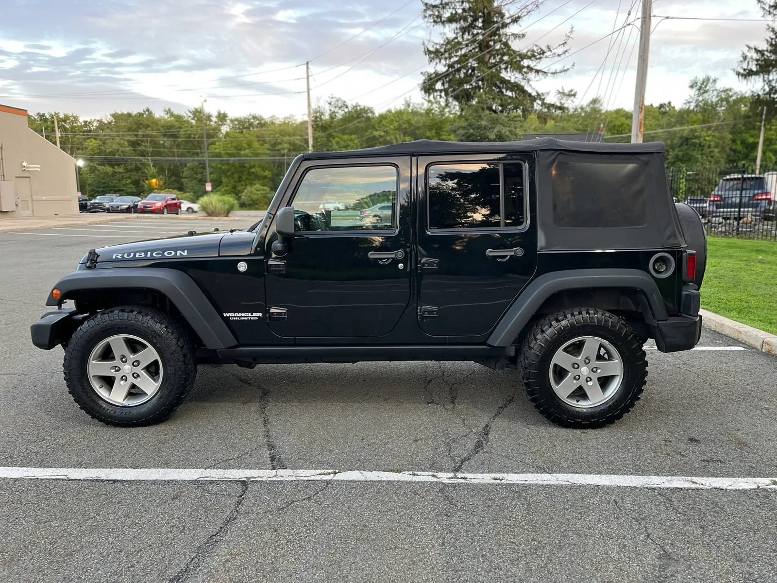 Used 2012 Jeep Wrangler Unlimited Rubicon w/ Connectivity Group AWD/4WD image 10