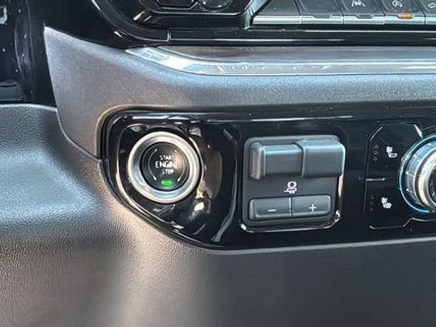 Used 2025 GMC Sierra 1500 SLT image 24