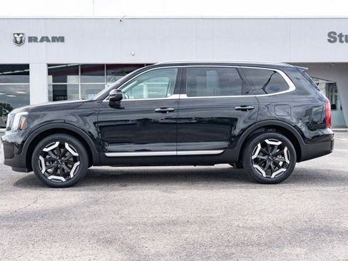 Used 2025 Kia Telluride S FWD image 2