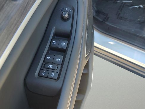 Used 2022 Jeep Grand Cherokee Limited w/ Luxury Tech Group II image 11