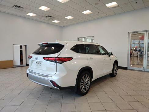 Used 2020 Toyota Highlander Platinum AWD/4WD image 3