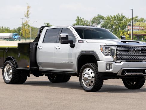 Used 2022 GMC Sierra 3500 Denali w/ Denali Ultimate Package AWD/4WD image 8