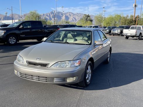 Used 1997 Lexus ES 330 FWD image 1