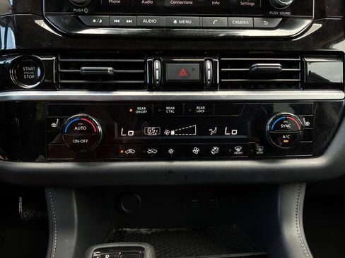 Used 2025 Nissan Pathfinder SV FWD image 28