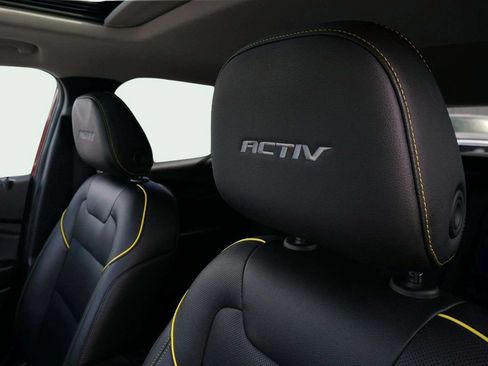Used 2024 Chevrolet Trax ACTIV w/ Sunroof Package FWD image 16