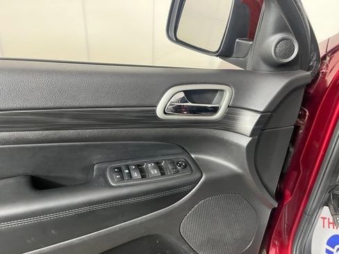 Used 2021 Jeep Grand Cherokee Laredo X AWD/4WD image 16