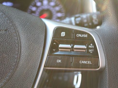 Used 2020 Kia Sorento LX FWD image 19