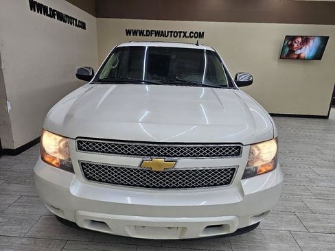 Used 2013 Chevrolet Suburban LTZ RWD image 3