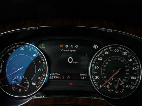 Used 2020 Bentley Bentayga Plug-In Hybrid AWD/4WD image 27