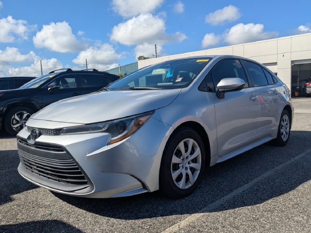 Used 2024 Toyota Corolla LE FWD image 2