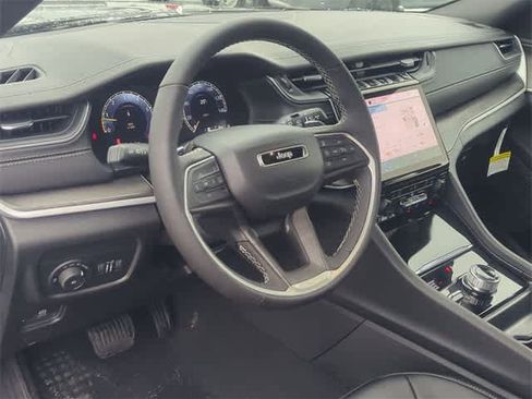 New 2025 Jeep Grand Cherokee Limited image 10