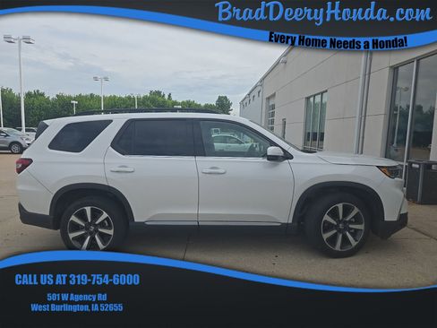 Used 2024 Honda Pilot Touring image 1