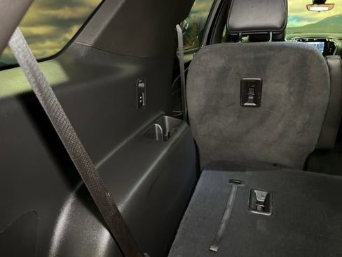 Used 2023 Chevrolet Traverse RS image 64