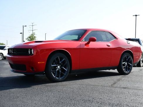 Used 2019 Dodge Challenger SXT w/ Blacktop Package RWD image 3