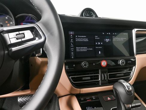 Certified 2025 Porsche Macan image 11