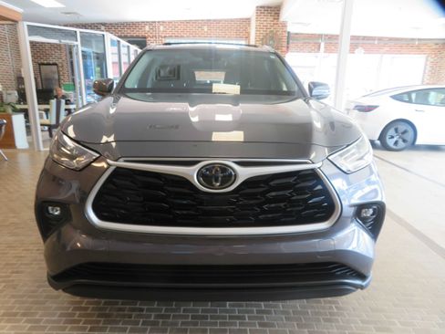 Used 2020 Toyota Highlander XLE FWD image 68