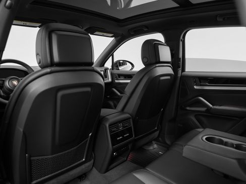 Certified 2025 Porsche Cayenne image 34