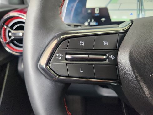 Used 2025 Chevrolet Equinox RS w/ Safety and Technology Package FWD image 29