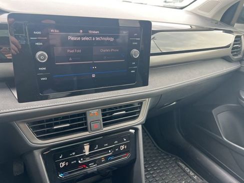 Used 2025 Volkswagen Taos SE image 17