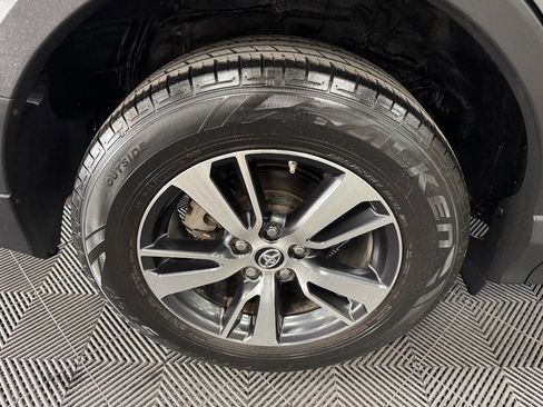 Used 2018 Toyota RAV4 XLE image 19