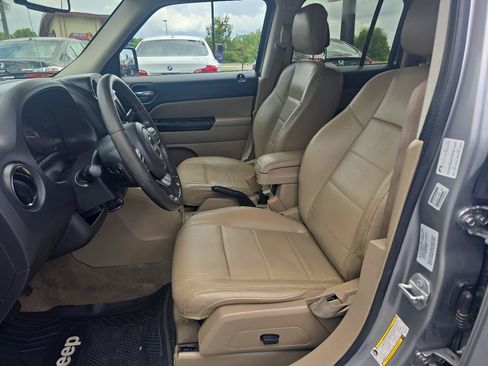 Used 2016 Jeep Patriot High Altitude FWD image 11