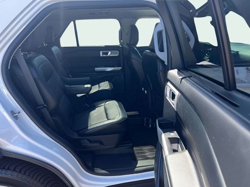 Used 2021 Ford Explorer Limited w/ Equipment Group 301A AWD/4WD image 21