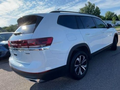 Used 2024 Volkswagen Atlas SE AWD/4WD image 2