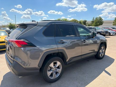 Used 2022 Toyota RAV4 XLE AWD/4WD image 14