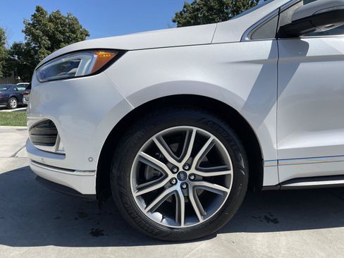 Used 2019 Ford Edge Titanium w/ Equipment Group 301A AWD/4WD image 11
