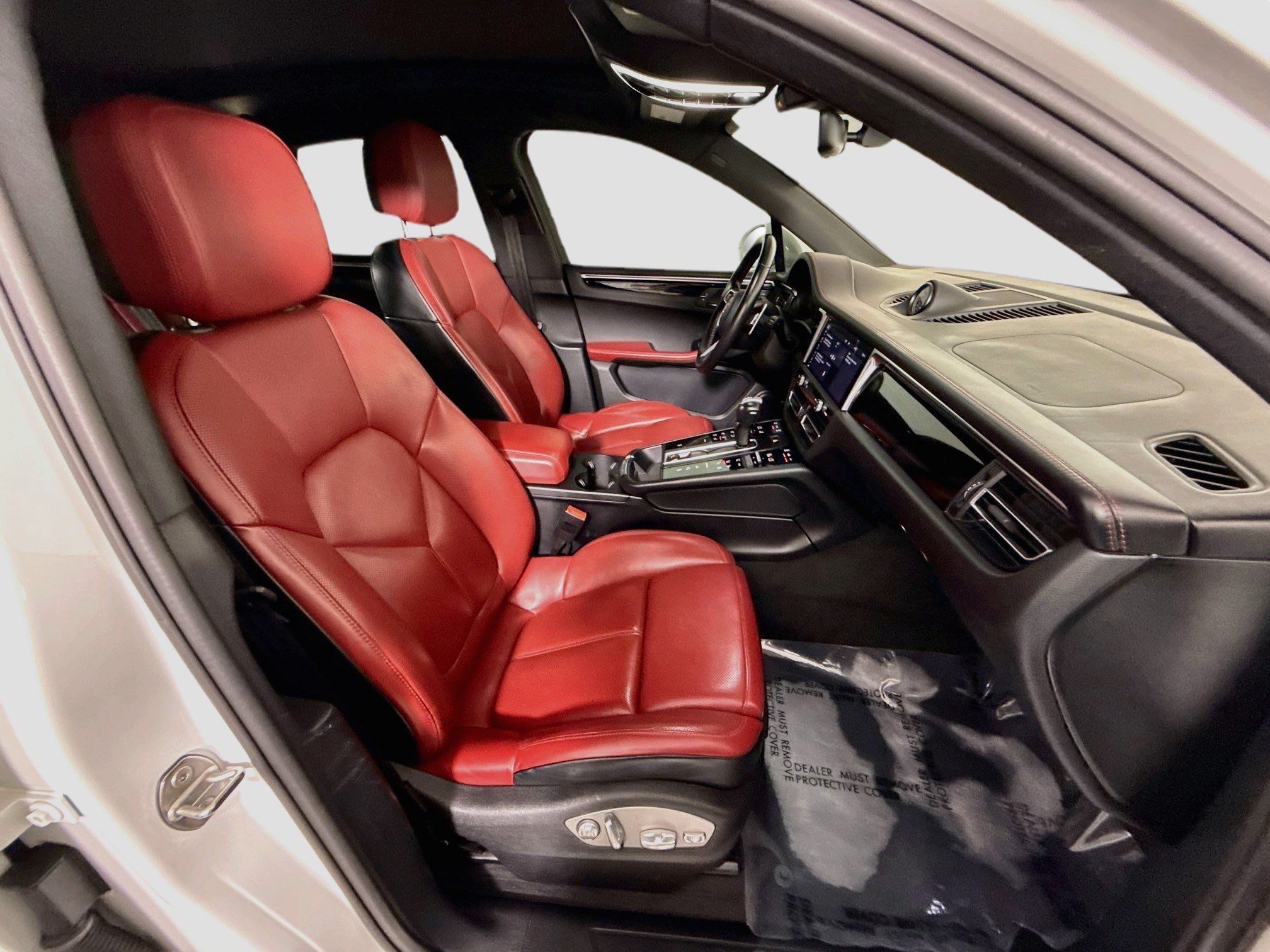 Used 2024 Porsche Macan AWD/4WD image 29