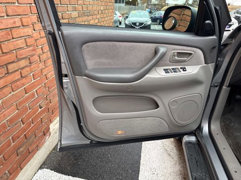 Used 2004 Toyota Sequoia SR5 image 39