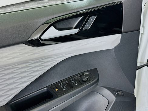 Used 2024 Volkswagen Taos S image 15