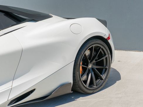 Used 2021 McLaren 720S Spider image 26