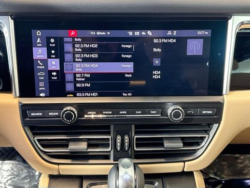 Used 2021 Porsche Macan image 14