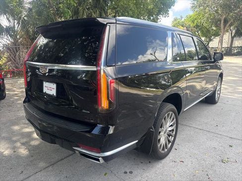 Used 2021 Cadillac Escalade ESV Premium Luxury w/ LPO, Illumination Package AWD/4WD image 6