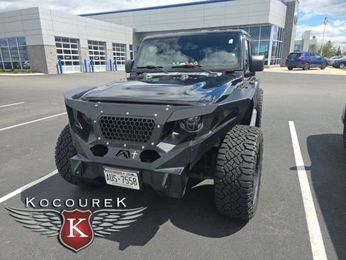 Used 2018 Jeep Wrangler Unlimited Sahara w/ Uconnect 4C Nav & Sound Group AWD/4WD image 3