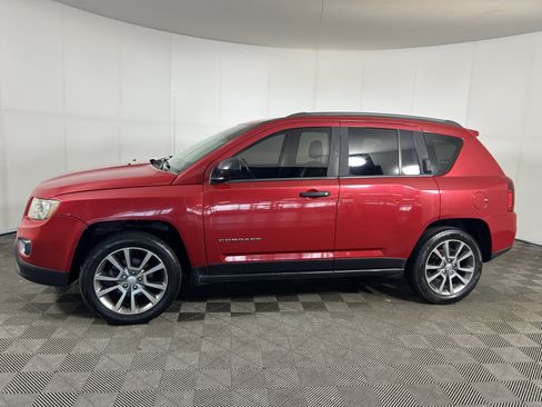 Used 2016 Jeep Compass Sport FWD image 2