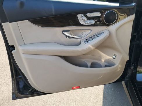 Used 2019 Mercedes-Benz GLC 300 image 18