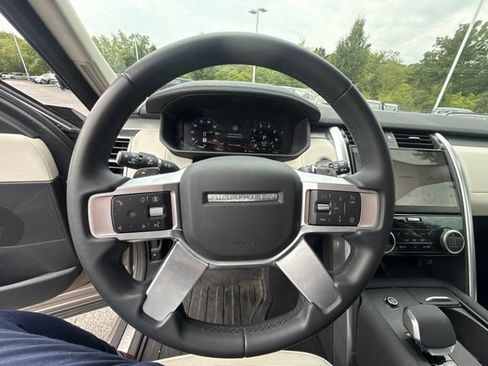 Used 2025 Land Rover Discovery Dynamic SE AWD/4WD image 20