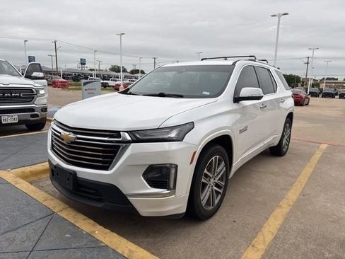 Used 2023 Chevrolet Traverse High Country FWD image 2
