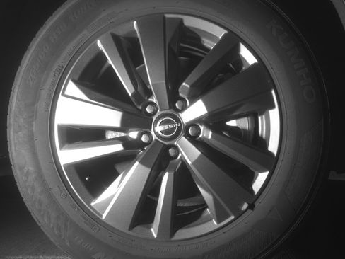 Used 2025 Nissan Pathfinder SV FWD image 13