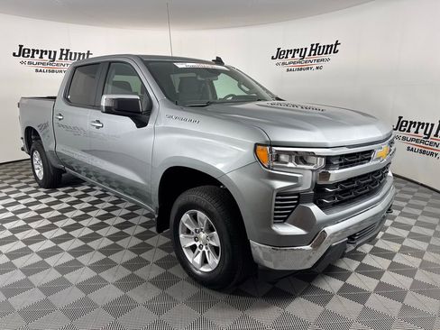 Used 2025 Chevrolet Silverado 1500 LT image 4