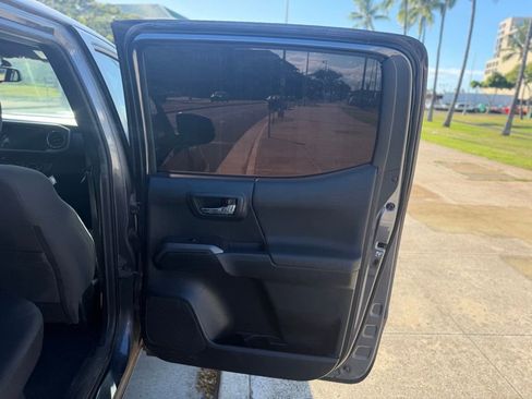 Used 2017 Toyota Tacoma SR AWD/4WD image 12