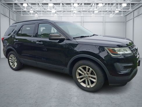Used 2017 Ford Explorer FWD image 2