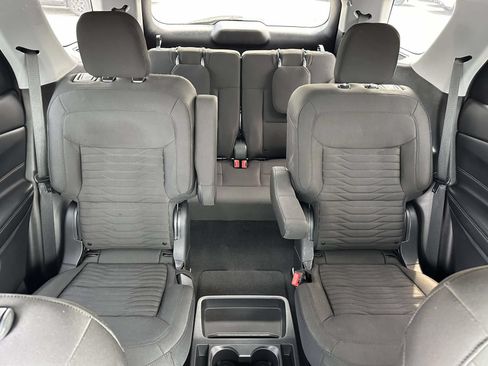 Used 2021 Ford Explorer XLT AWD/4WD image 13