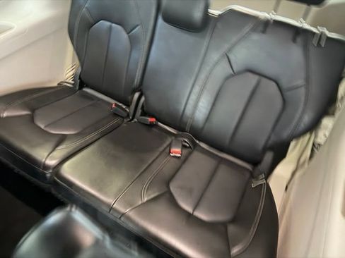 Used 2024 Chrysler Pacifica Touring-L FWD image 35