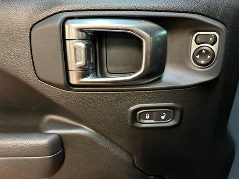 New 2025 Jeep Wrangler Unlimited Rubicon w/ Technology Group image 10